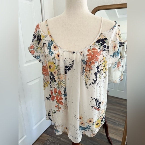 Joie floral cold shoulder flutter sleeve silk top Small - Picture 3 of 6